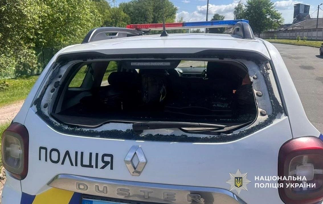 Фото для новини:У Новгороді-Сіверському троє поліцейських постраждали через атаку дрона