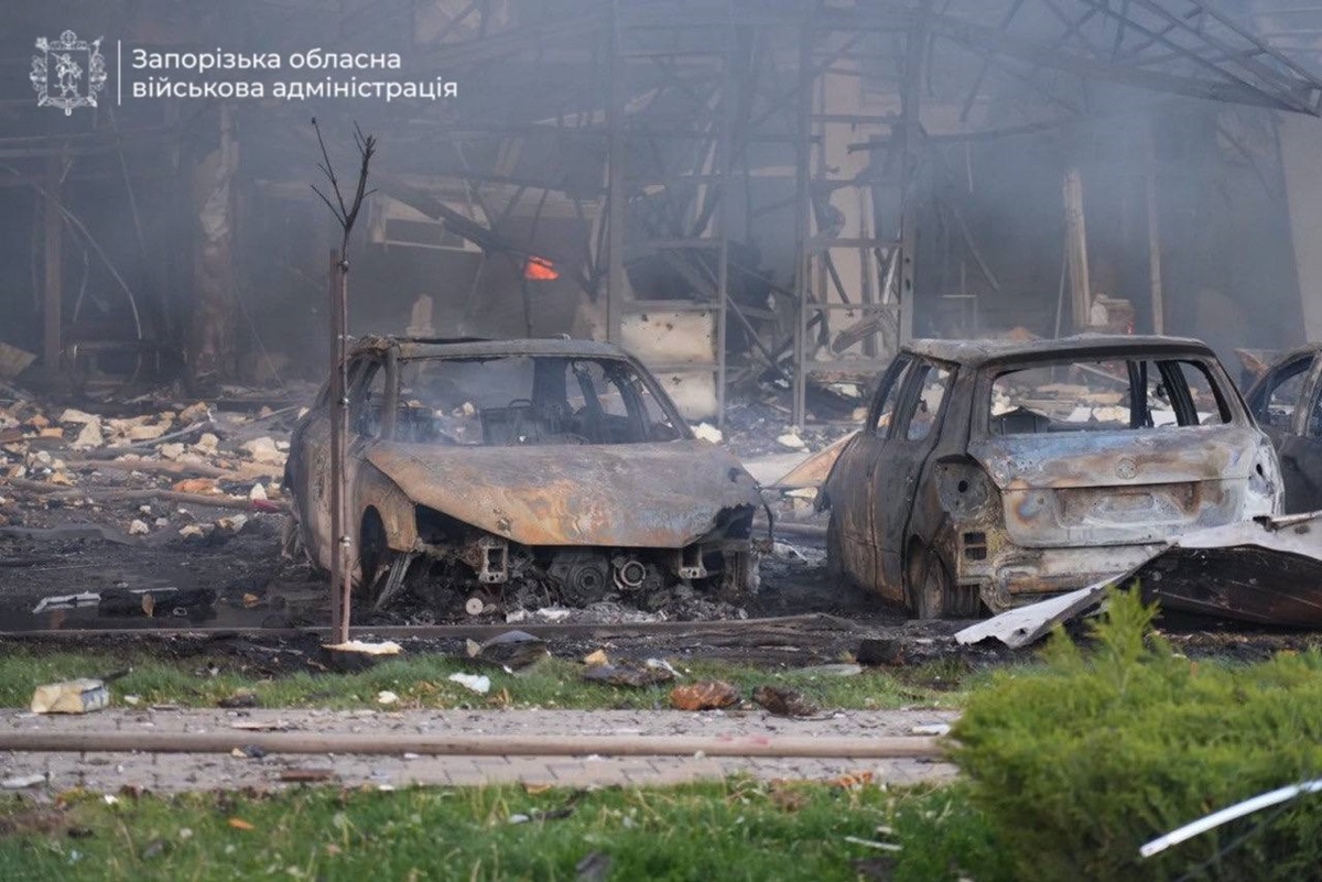 Фото для новини:Удар по Запоріжжю: 12 загиблих, 16 поранених