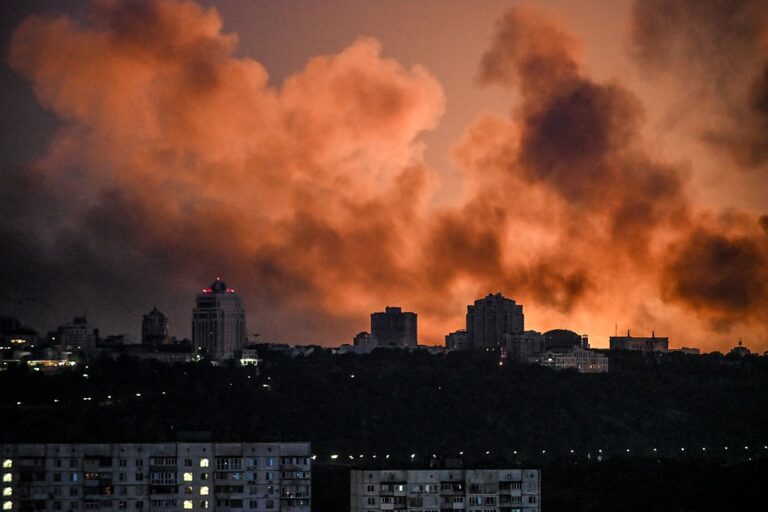 Фото для новини:Удари по Києву. Послів не злякали погрози Росії
