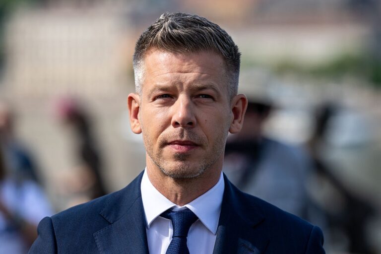 Фото для новини:Угорщина скерує вихідну допомогу ексурядовців дитбудинку в Україні