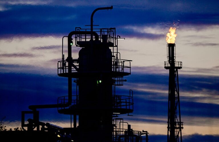 Фото для новини:Україна подвоїла кількість атак на російські НПЗ