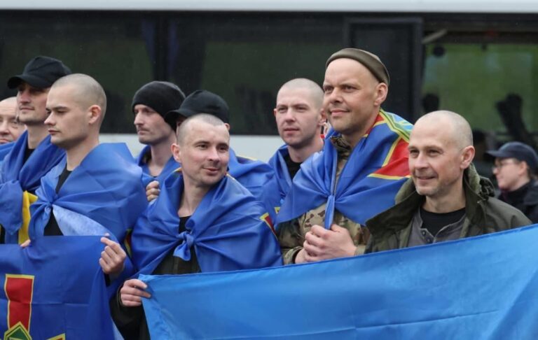 Фото для новини:Україна повернула з полону 205 військових