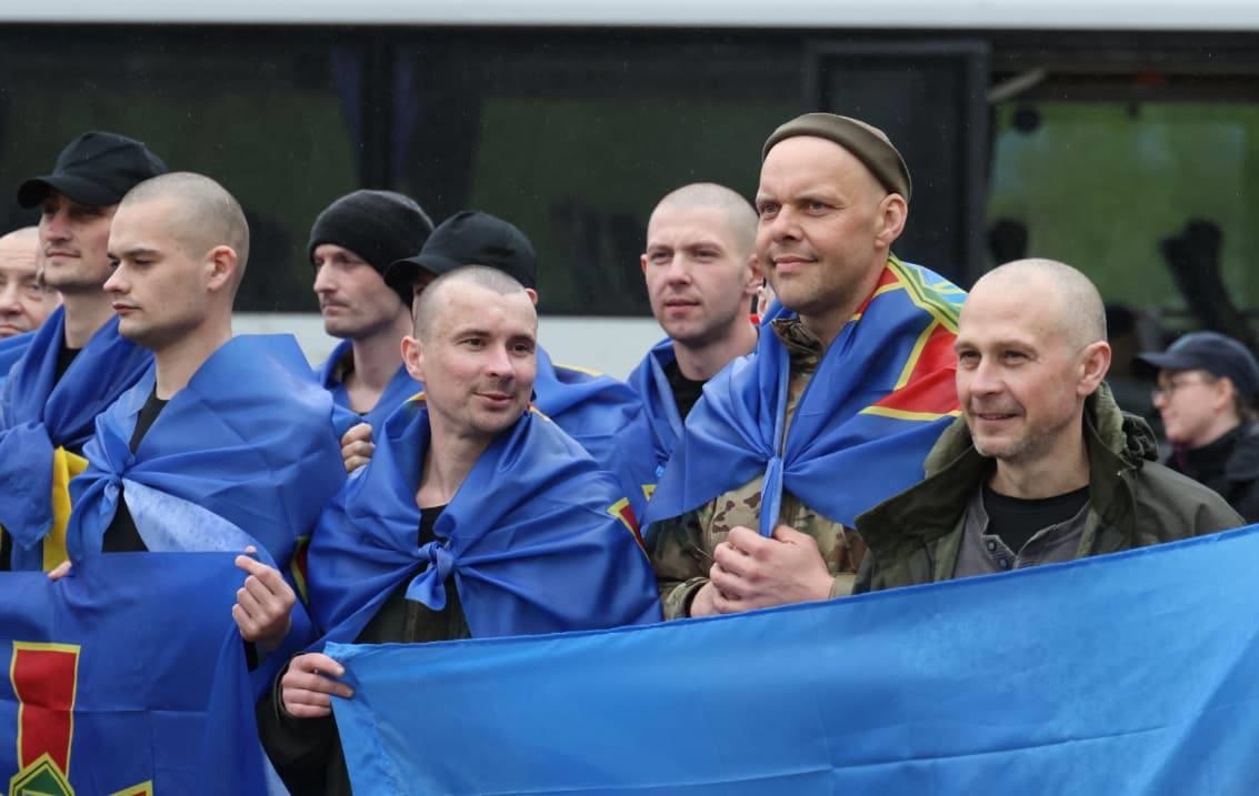 Фото для новини:Україна повернула з полону 205 військових