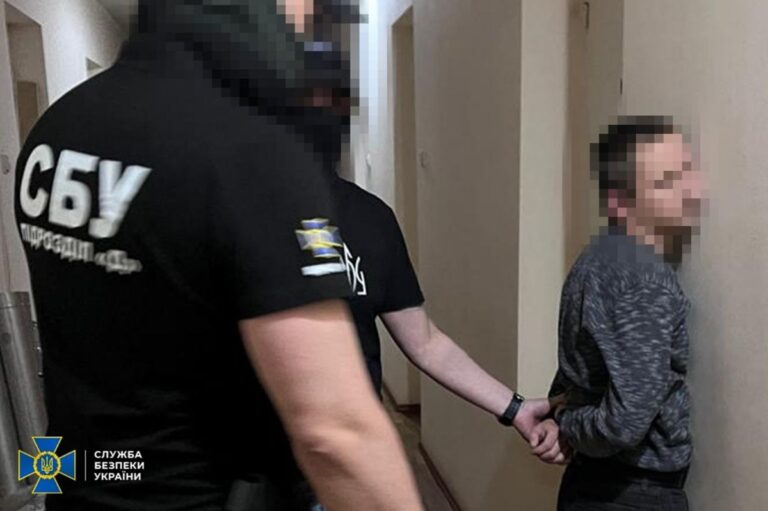 Фото для новини:В Херсоні чиновник вимагав "відкати" за обслуговування Старлінків