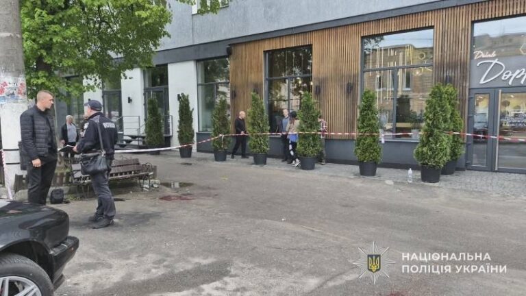 Фото для новини:В Охтирці чоловік підірвав гранату, поранені п'ятеро людей