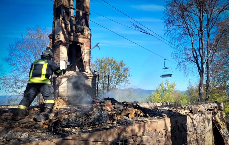 Фото для новини:В Закарпатській області спалахнула пожежа на курорті Красія