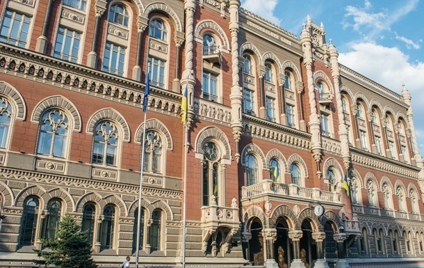 Фото для новини:Валютні інтервенції НБУ в квітні зменшилися на 24,8%