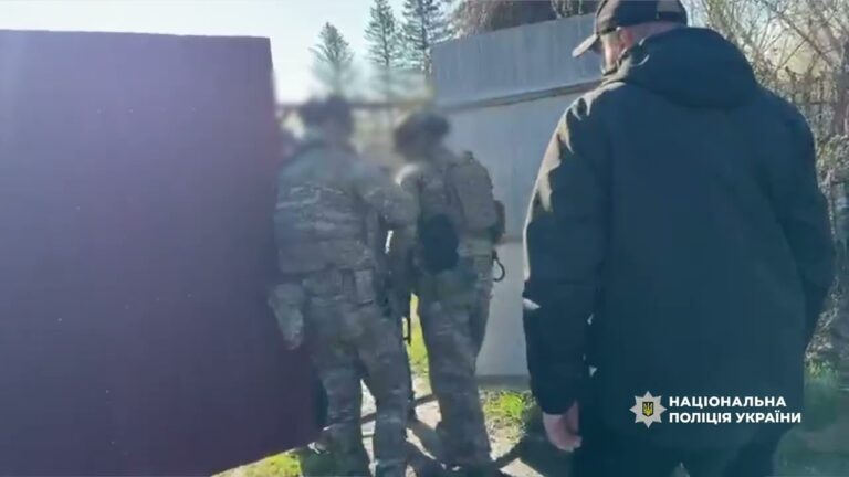 Фото для новини:Поліція виявила 20 схронів та вилучила з незаконного обігу понад 1000 одиниць зброї та боєприпасів