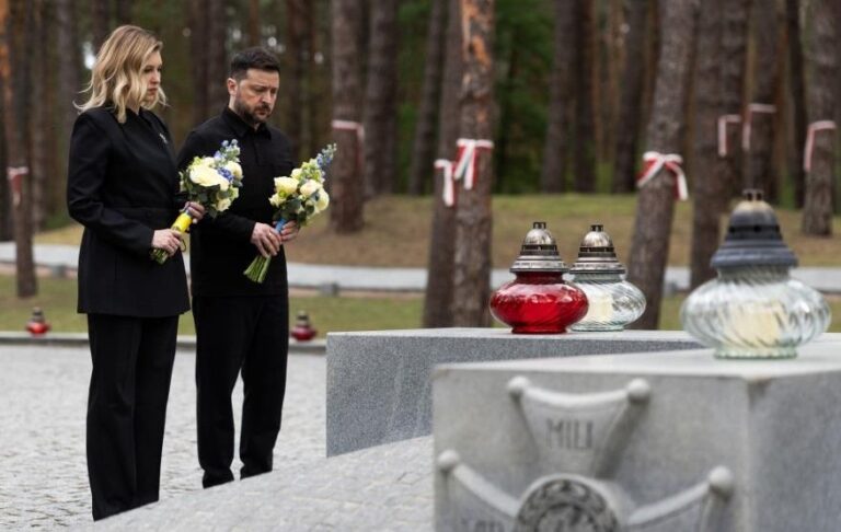 Фото для новини:Зеленський із дружиною вшанували пам'ять жертв політичних репресій