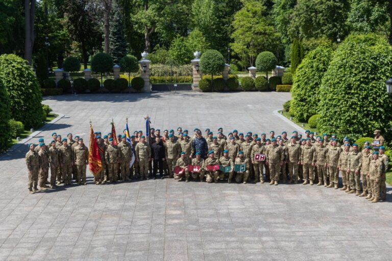 Фото для новини:Зеленський привітав морпіхів зі святом