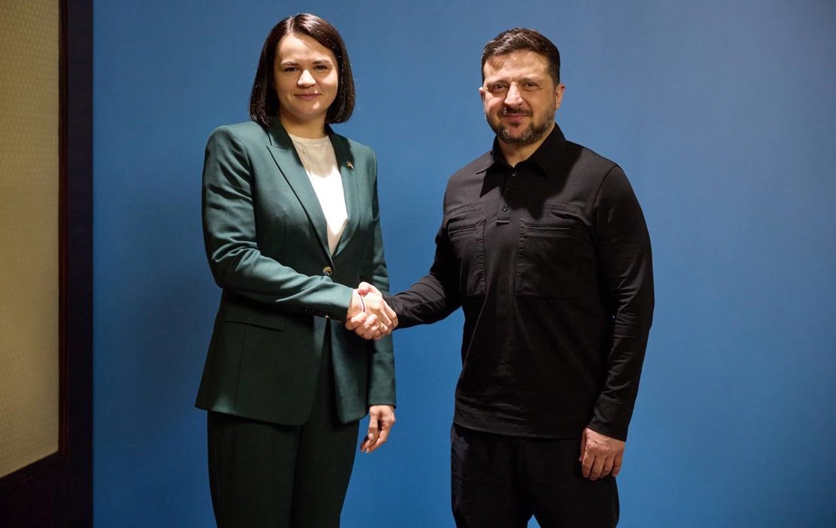 Фото для новини:Зеленський провів зустріч із Тихановською в Києві