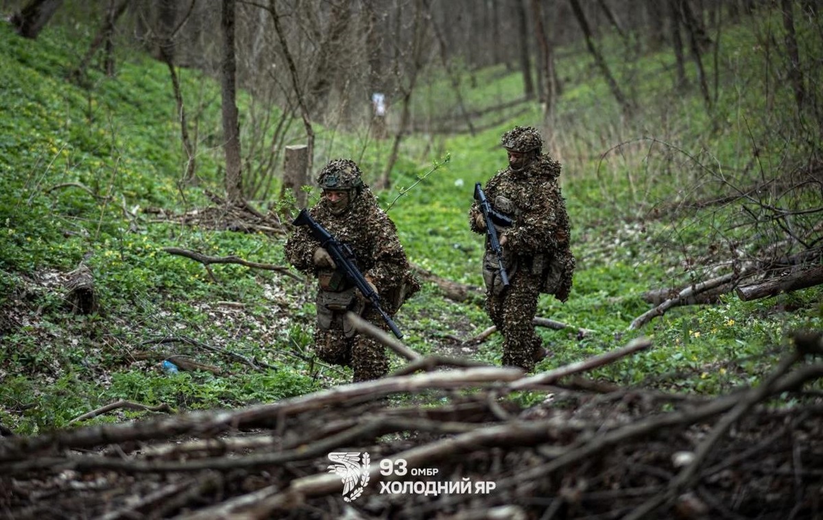 Фото для новини:Зірване перемир'я: армія РФ атакує на 11 напрямках