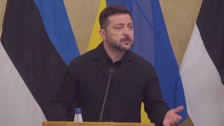 Фото для новини:Спілкування Володимира Зеленського з медіа разом із Президентом Естонії Аларом Карісом