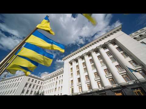 Фото для новини:Спілкування Володимира Зеленського, Антоніу Кошти та Урсули фон дер Ляєн з медіа перед засіданням ЄР