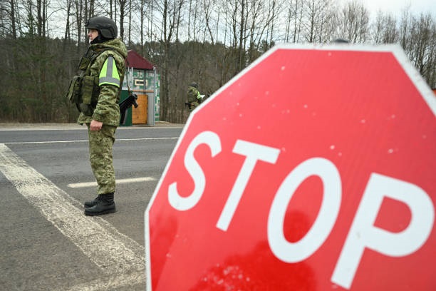 Фото для новини:Через кордон по ягоди: у ДПСУ відреагували на “запрошення” Білорусі