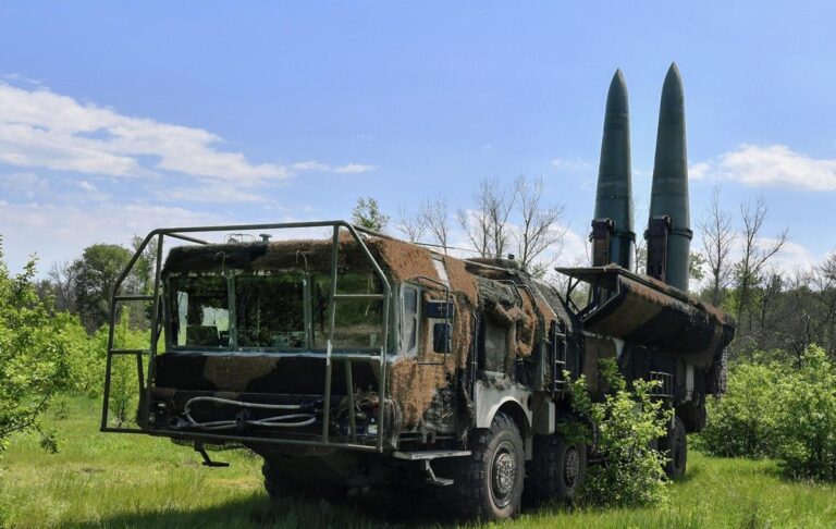 Фото для новини:Дніпро під ударом балістики, є поранені