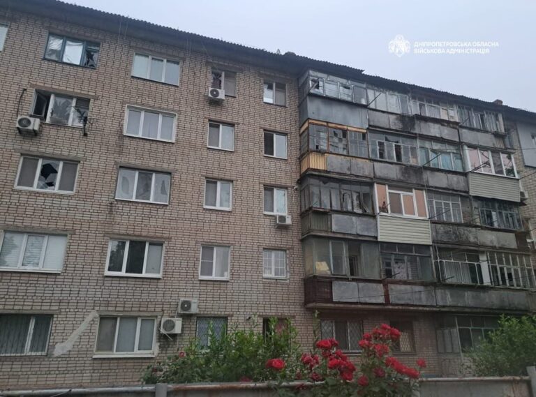 Фото для новини:Дніпропетровщина: РФ атакувала підприємство і будинки