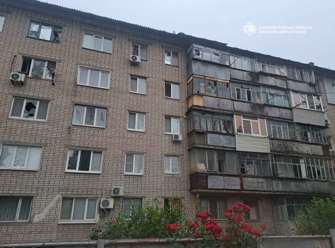 Фото для новини:Дніпропетровщина: РФ атакувала підприємство і будинки