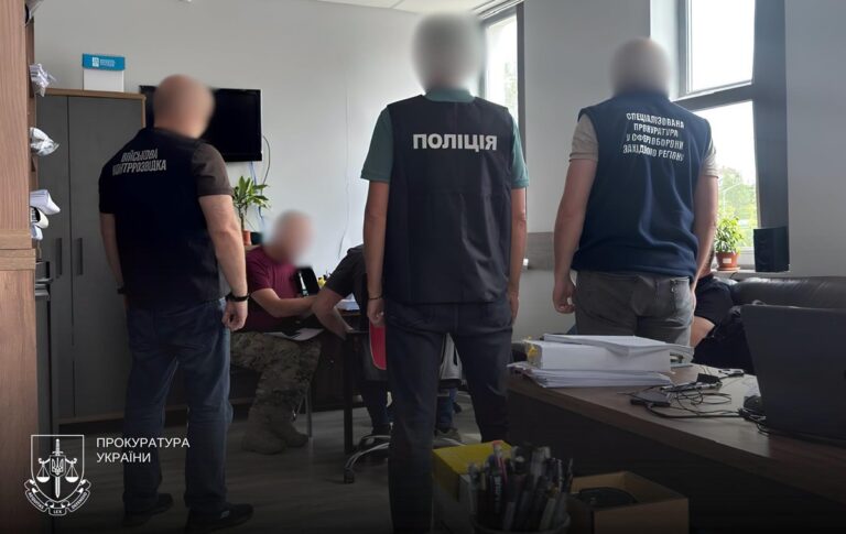 Фото для новини:Екскомбрига підозрюють у нарахуванні 80 млн незаконних "бойових"
