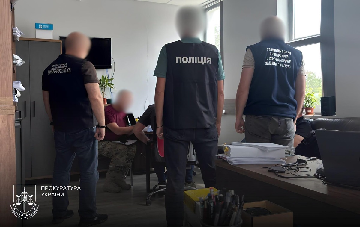 Фото для новини:Екскомбрига підозрюють у нарахуванні 80 млн незаконних "бойових"