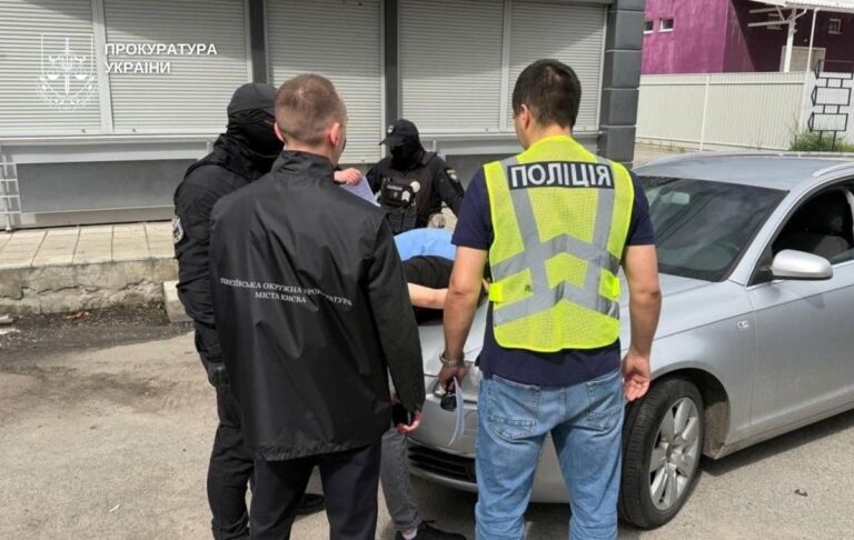 Фото для новини:Гуманітарні авто продавали в Києві через TikTok