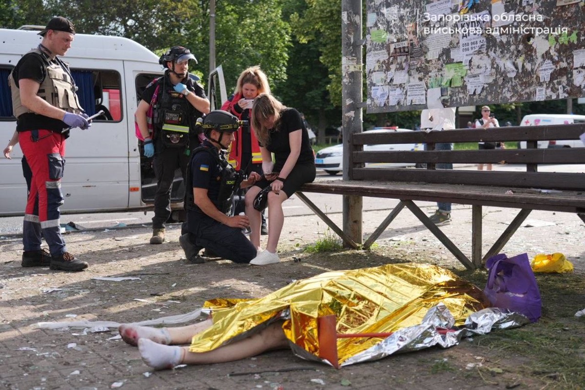 Фото для новини:Кількість поранених від удару по Запоріжжю зросла, серед них &ndash; діти