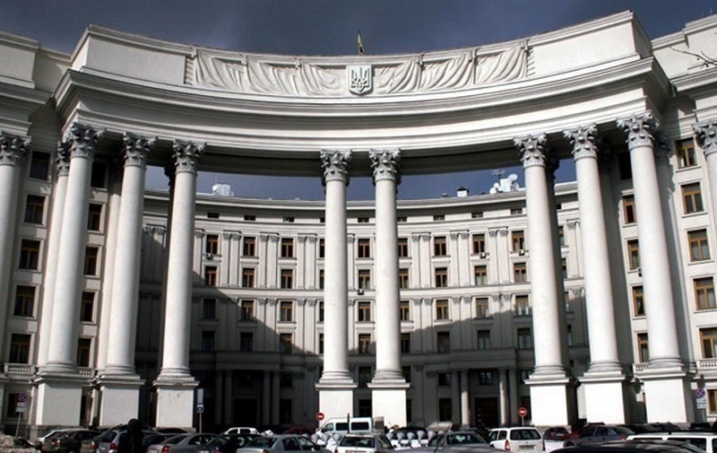 Фото для новини:МЗС спростувало фейки про біолабораторії