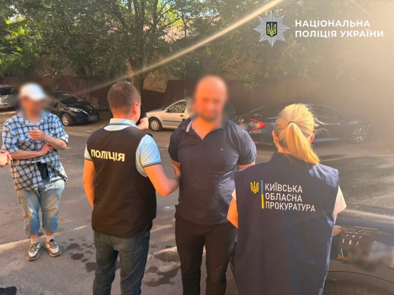 Фото для новини:На Київщині заступник голови та депутат ОТГ торгували бронюванням