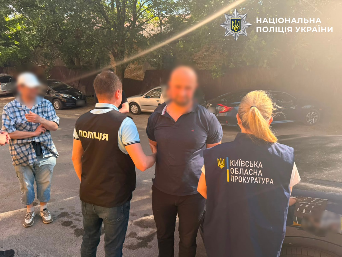 Фото для новини:На Київщині заступник голови та депутат ОТГ торгували бронюванням