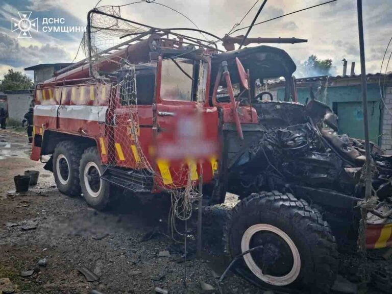 Фото для новини:На Сумщині росіяни вдарили по рятувальниках