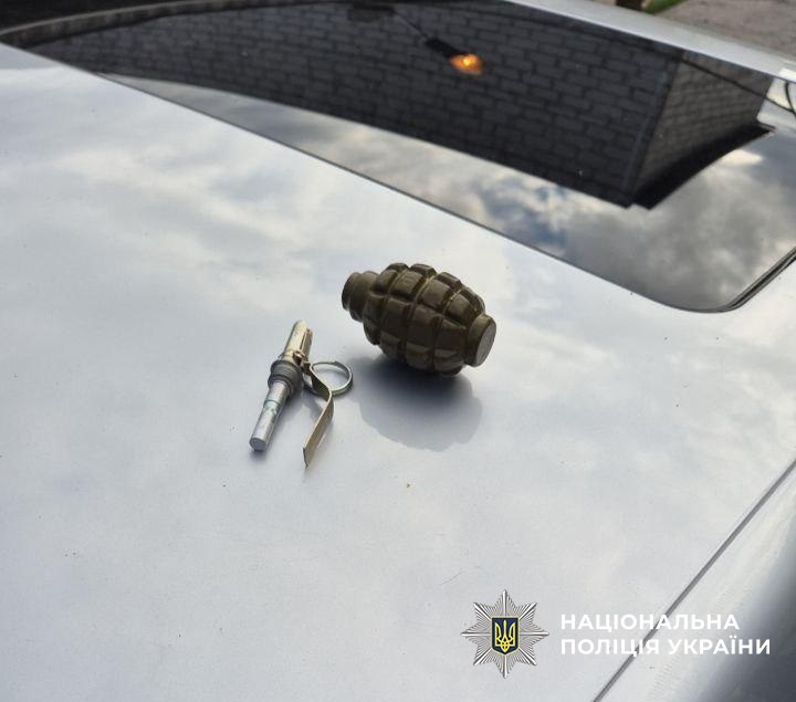 Фото для новини:Наркодилер погрожував гранатою під час затримання