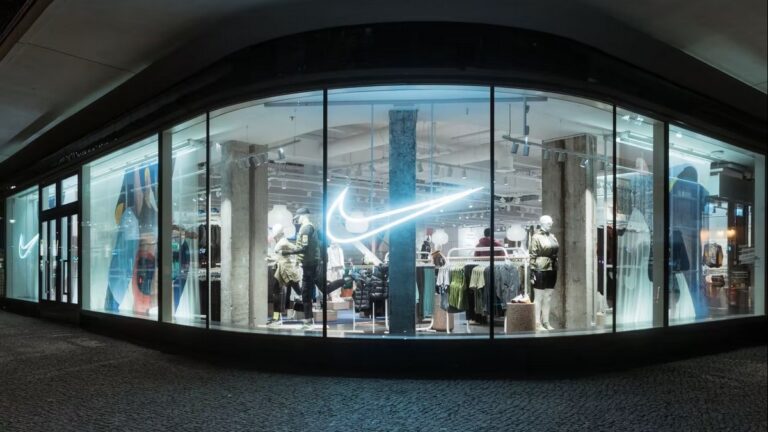 Фото для новини:Nike потрапив у скандал через співпрацю з російським дизайнером