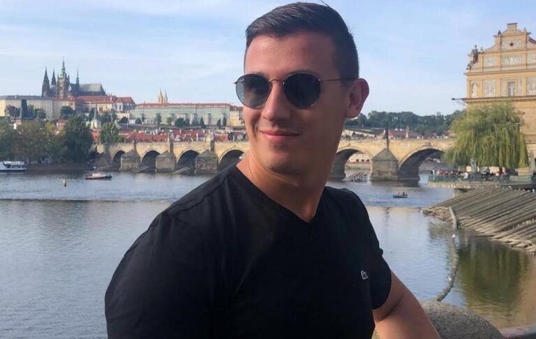 Фото для новини:Німець за хвилину з’їв понад кілограм меду і потрапив до Книги Гіннеса
