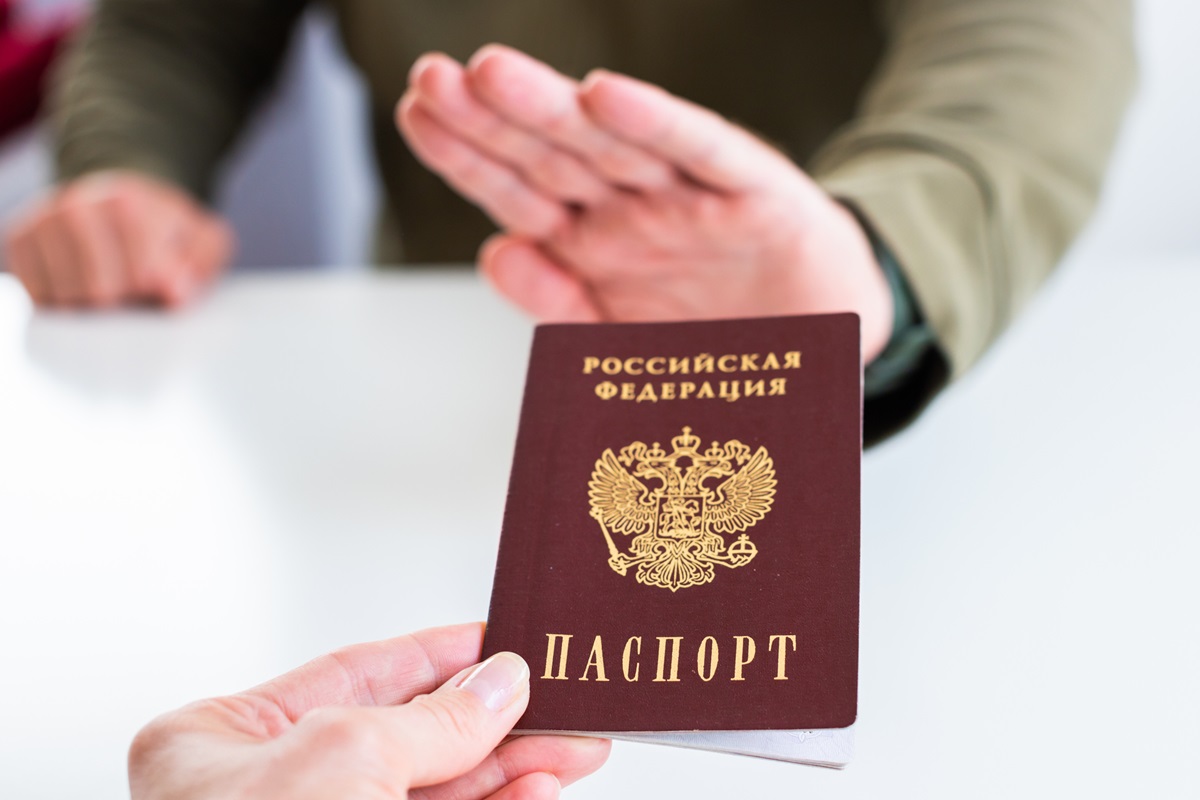 Фото для новини:Низка країн вимагає заблокувати шенген росіянам - ЗМІ