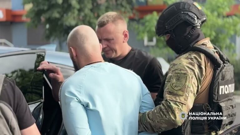 Фото для новини:Погрози та підпал авто через вигаданий борг 250 тис дол: Нацполіція затримала групу вимагачів