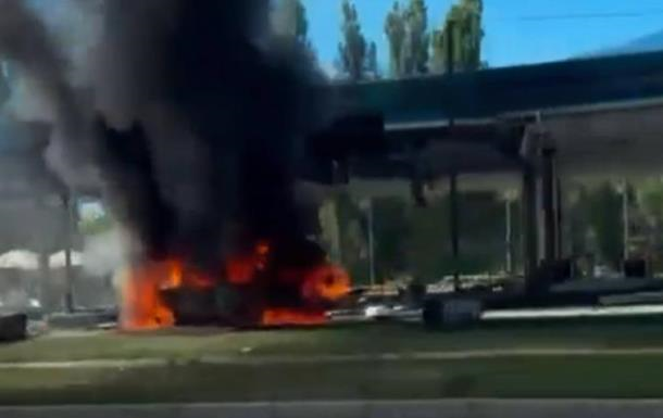 Фото для новини:Окупанти вдарили по АЗС у Сумах і Запоріжжі, сталися пожежі