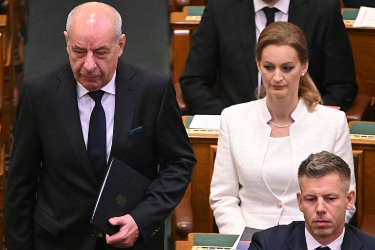 Фото для новини:Президент Угорщини проігнорував вимогу Мадяра про відставку