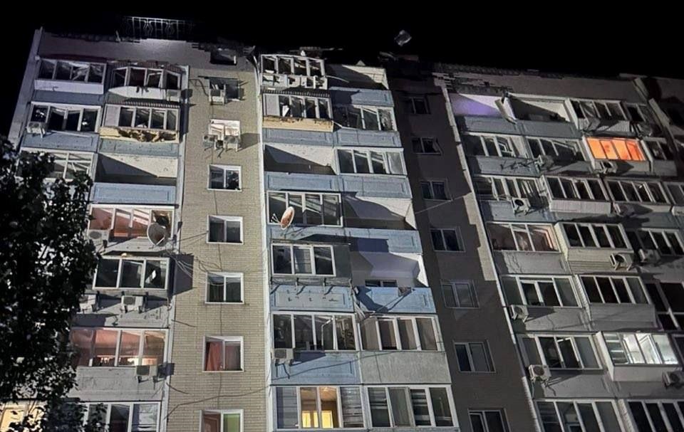 Фото для новини:РФ атакувала багатоповерхівку у Запоріжжі