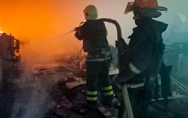 Фото для новини:РФ ударила балістикою і БПЛА по Києву: є займання