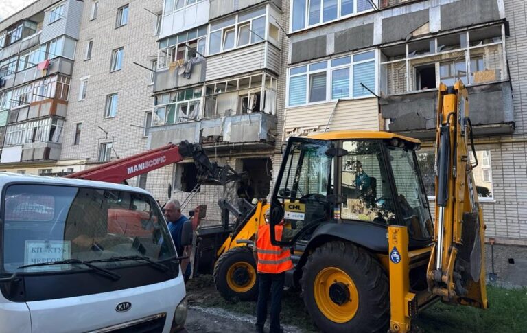 Фото для новини:РФ вдарила дронами по Конотопу: є жертва та поранені