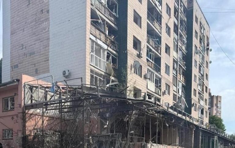 Фото для новини:РФ вдарила по житловій забудові Краматорська: є загиблі та поранені