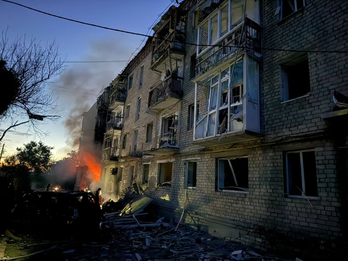 Фото для новини:Росія атакувала житла в Балаклії, постраждали діти