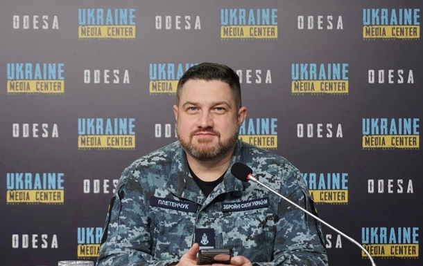 Фото для новини:Росіяни почали маскувати цистерни під молоковози - ВМС