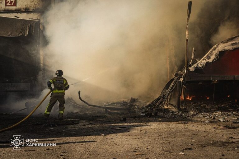 Фото для новини:Росіяни знову били по рятувальниках у Харкові