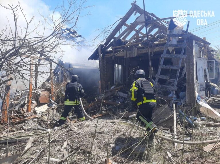 Фото для новини:Російська ракета влучила у приватний сектор на Одещині