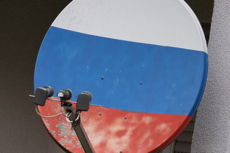 Фото для новини:Російські супутники запідозрили в глушінні GPS  над Європою - NYT