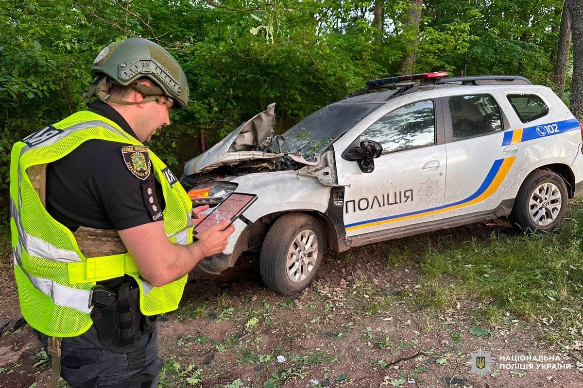 Фото для новини:Російський дрон цілеспрямовано атакував авто поліції на Харківщині