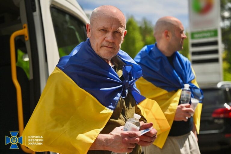 Фото для новини:СБУ показала фото обміну полоненими