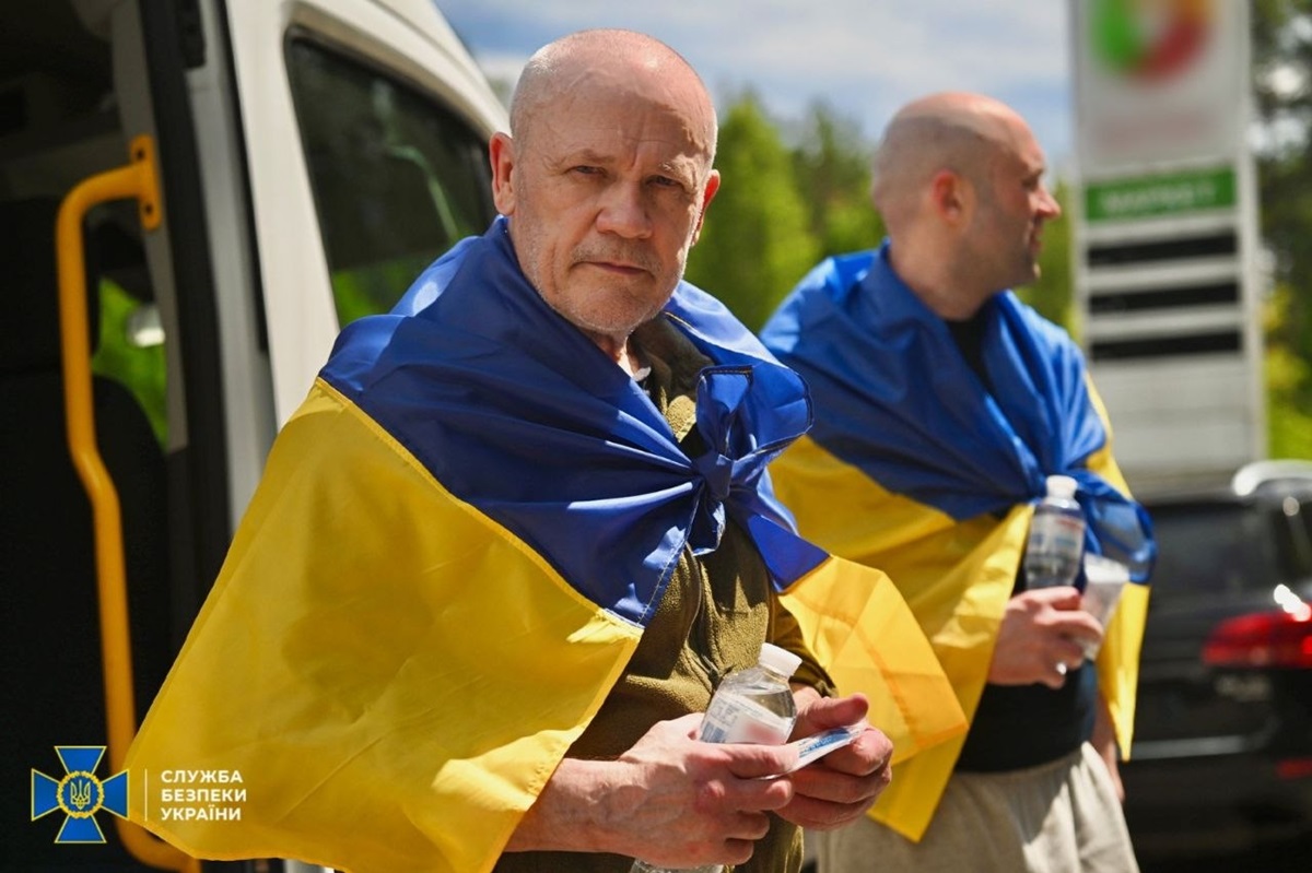 Фото для новини:СБУ показала фото обміну полоненими