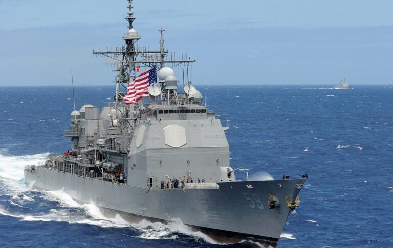 Фото для новини:США розмістили ракетний крейсер в Аравійському морі біля узбережжя Ірану
